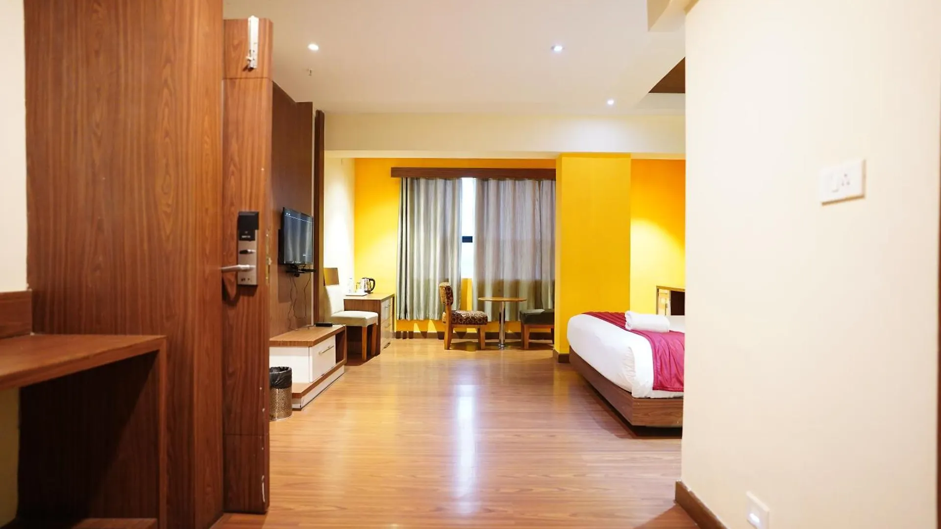 Emarald Hotel Calicut  Kozhikode